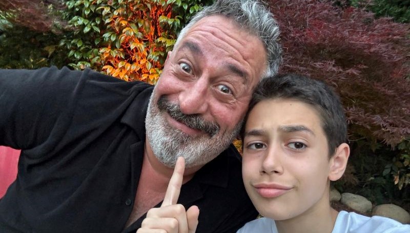 Cem Yılmaz’dan oğlu Kemal ile yeni paylaşım: Tartıyı ona devrettim