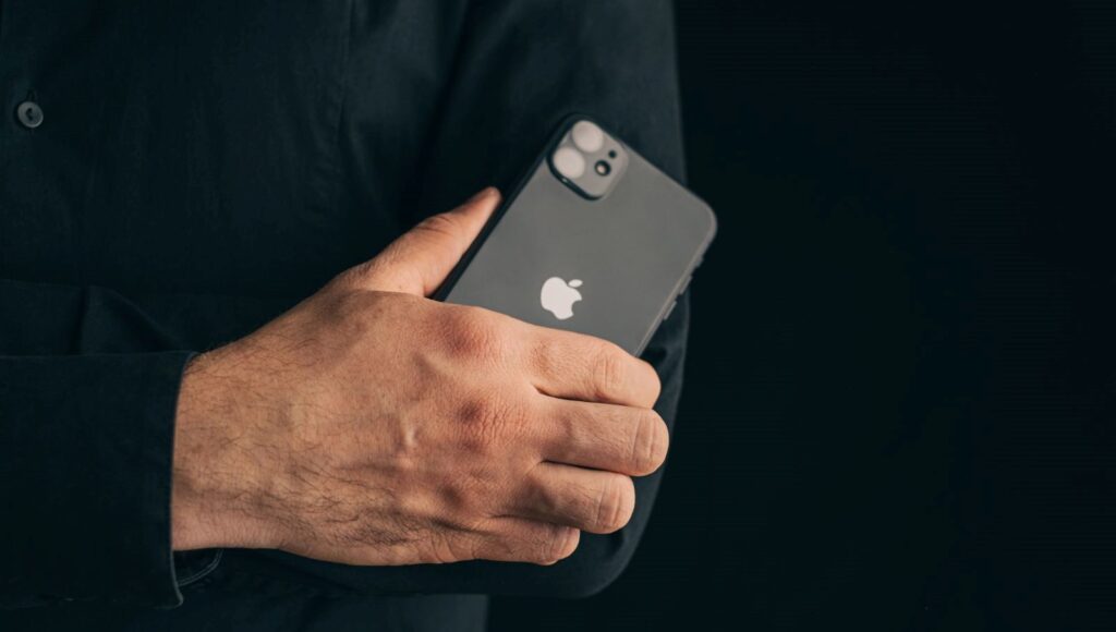 iPhone telefona “ırkçı” deyince “Trump” yazıyor! Apple’dan açıklama