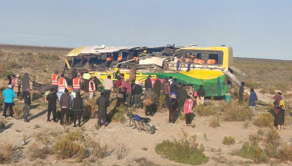 Bolivya’da otobüs kazası: 37 meyyit, 39 yaralı