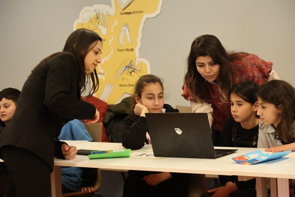 Kürkçüler Köyü’ndeki çocuklara dijital eğitim dayanağı