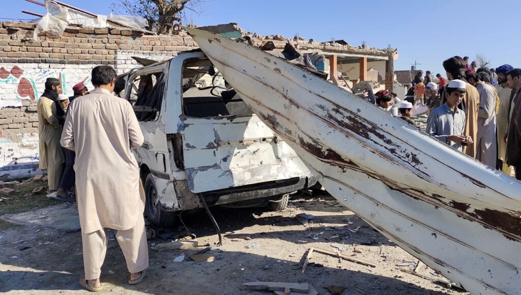 Pakistan’da askeri tesise intihar taarruzları: 12 meyyit, 30 yaralı