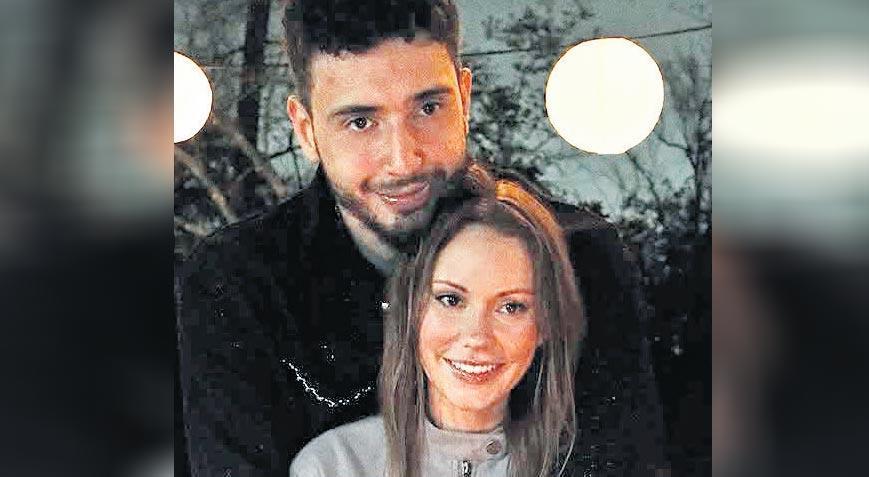 Doğum gününde romantik poz