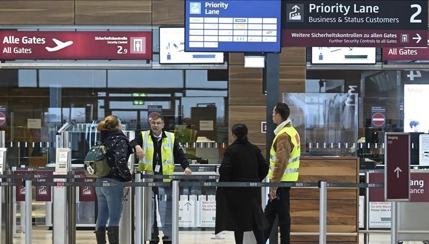 Grev ulaşımı etkiledi: 100’den fazla uçuş iptal oldu