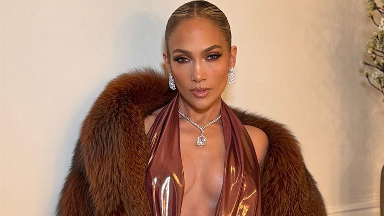 Jennifer Lopez 1 ay rötarlı geliyor