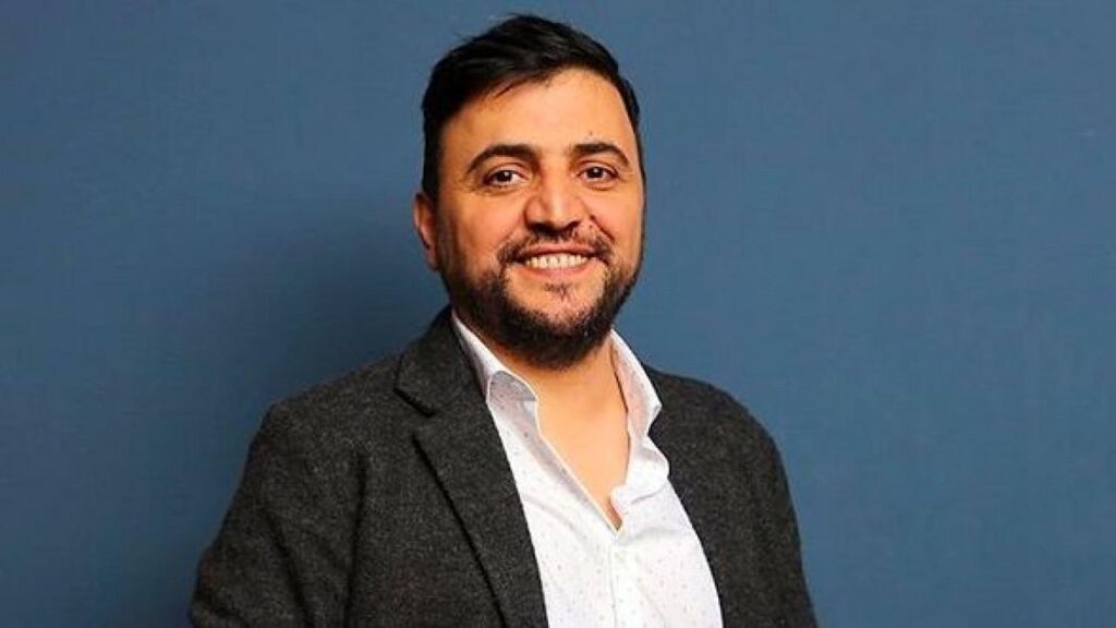 SON DAKİKA Ünlü oyuncu Şinasi Yurtsever hayatını kaybetti