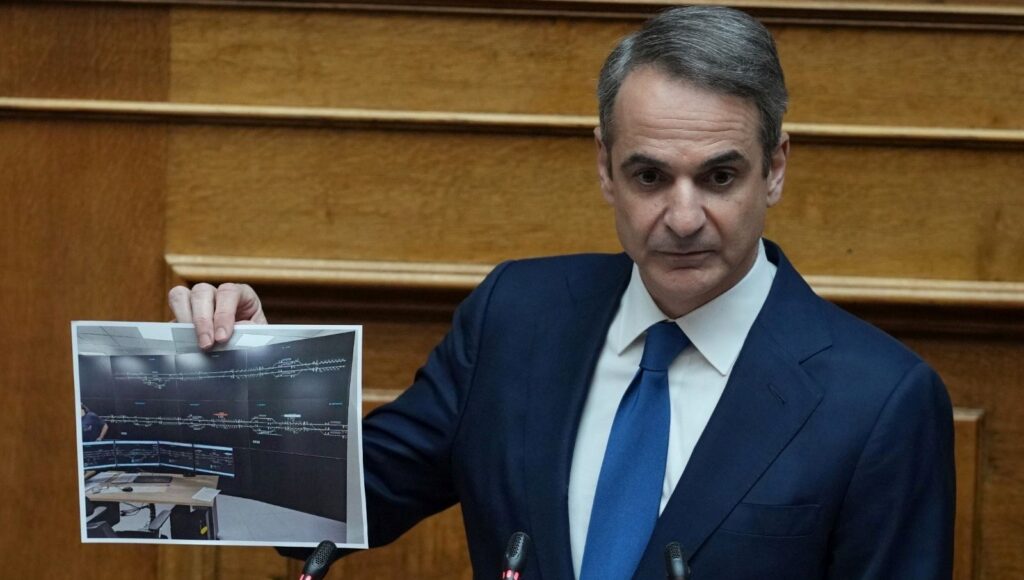 Yunanistan’da yeni periyot: Miçotakis protestolara dayanamadı