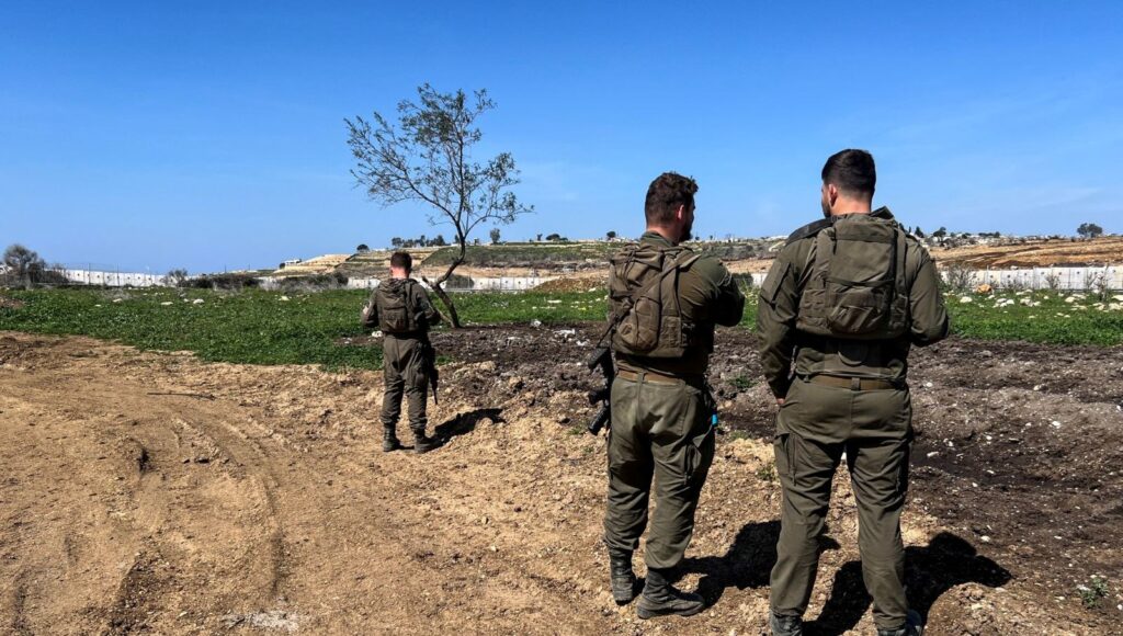 İsrail Lübnan’da bir aracı vurdu, iki kişi öldü