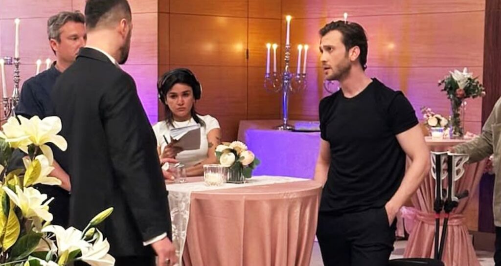 Yeni ameliyat olmuştu… Aras Bulut İynemli ‘Deha’nın setine geri döndü