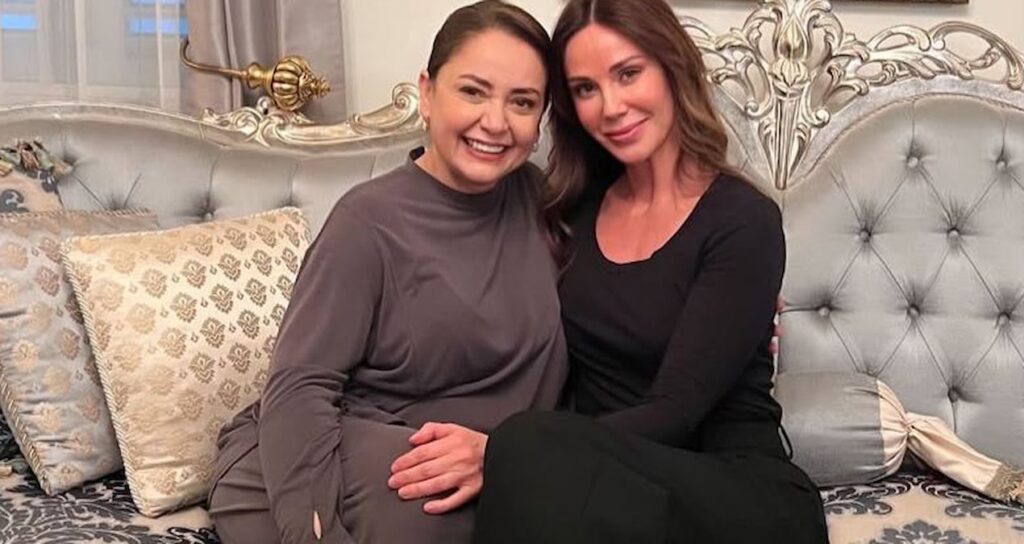 Demet Şener ‘Kızılcık Şerbeti’ setine gitti, oyuncu akrabası ile bir araya geldi