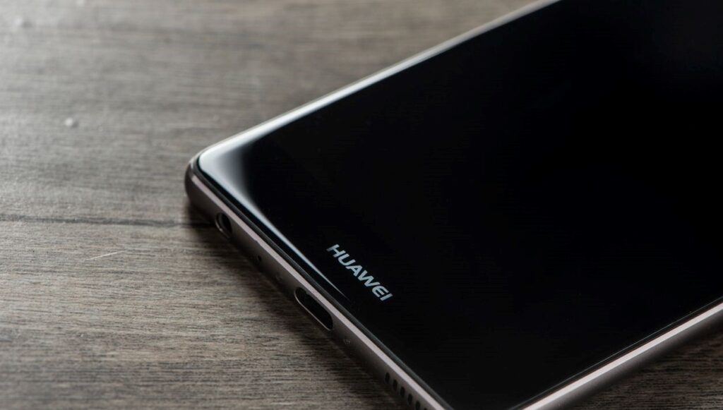Huawei yeni katlanabilir telefonunu duyurdu