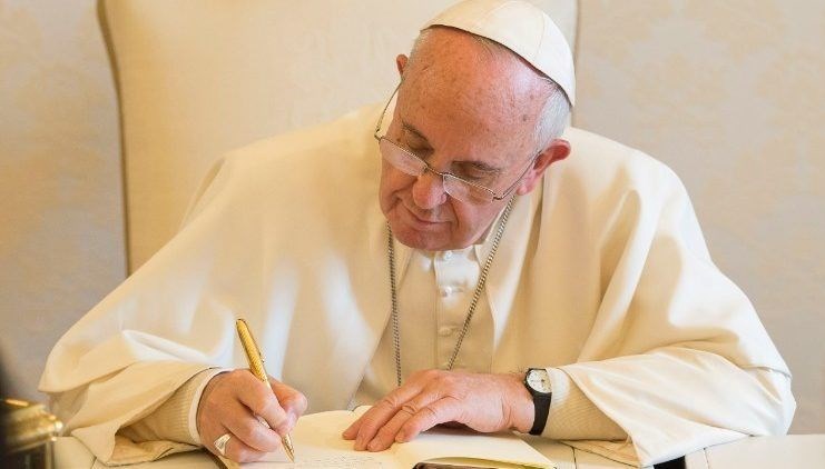 Tedavisi devam eden Papa’dan silahsızlanma daveti