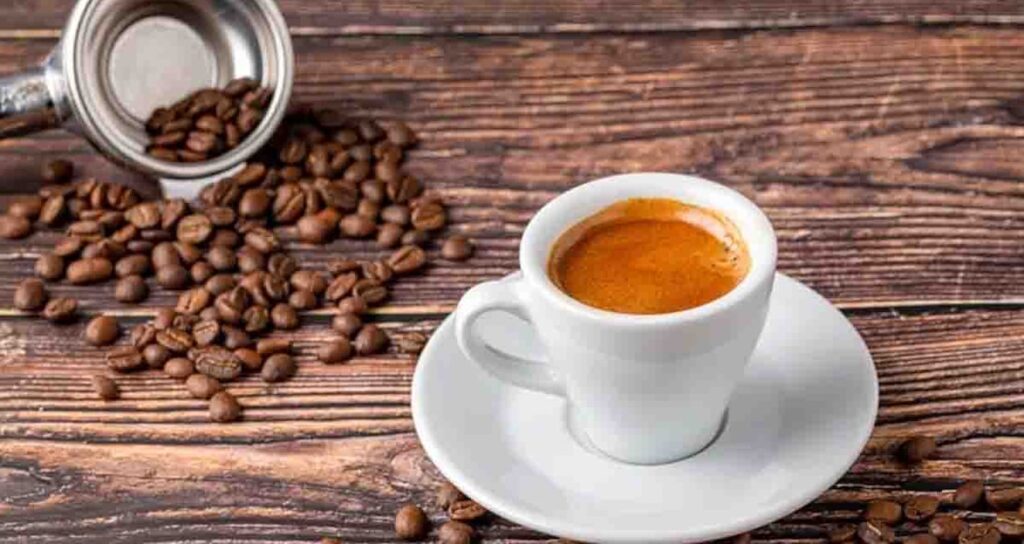 Gastroenterolog ‘sihir’ diyerek paylaştı: Her gün kahvesine bir tutam ekliyor