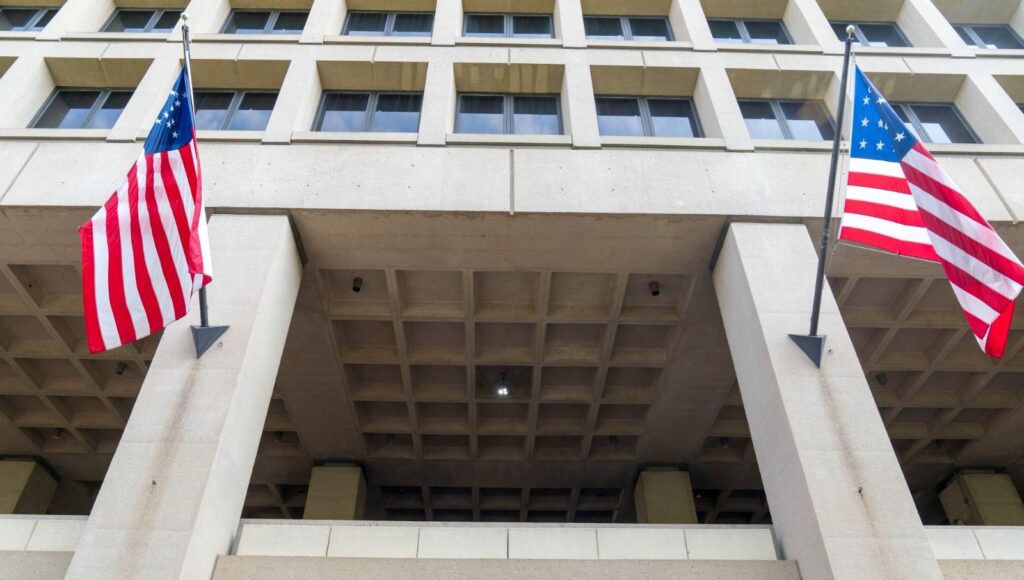 “Gizli bilgileri sızdırdı”: FBI casusu havaalanında gözaltına alındı