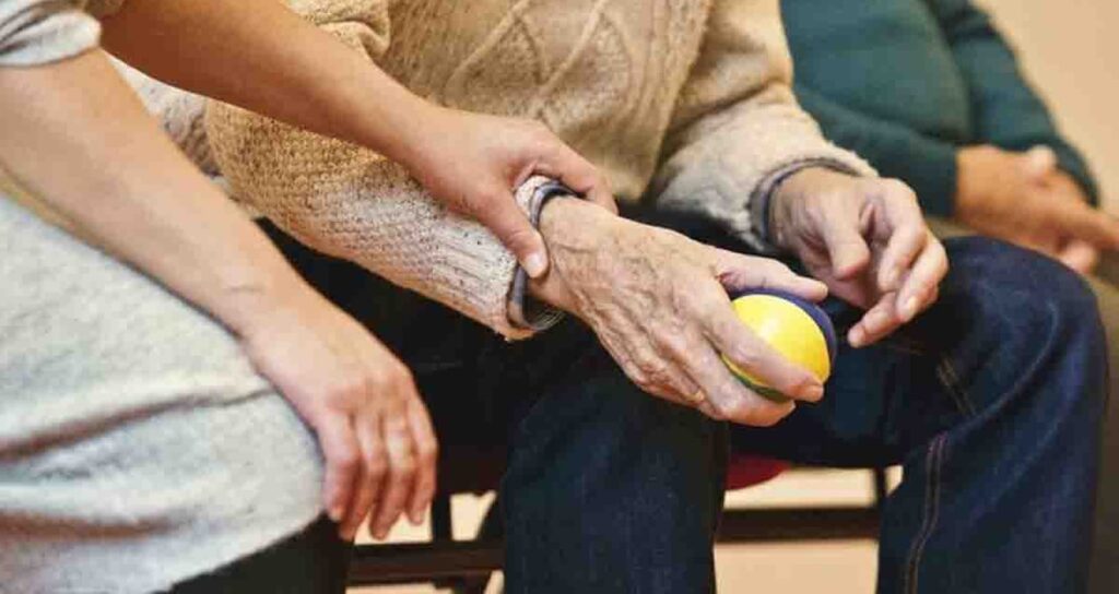 Her yıl yaklaşık 10 milyon kişiyi etkiliyor: İşte demans riskini azaltan 5 besin!
