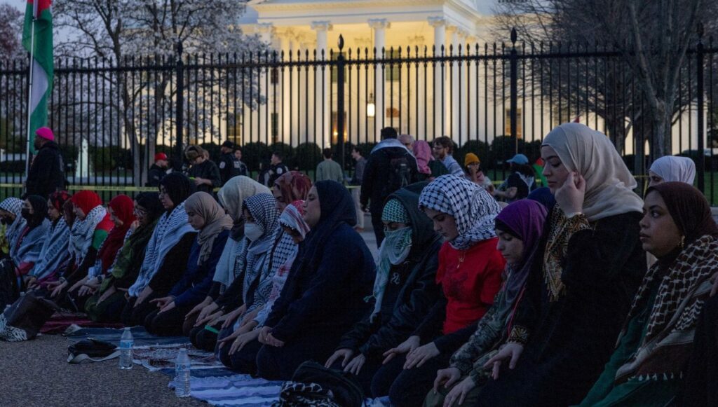 Trump’a işgal öfkesi: Binlerce kişi Beyaz Saray önünde