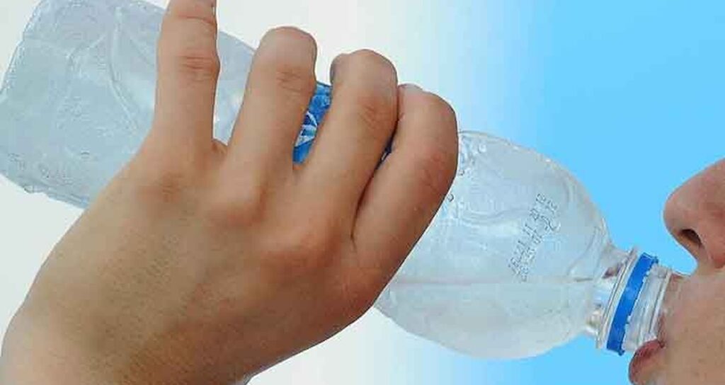 Su alırken etiketi denetim edin! Bu oran böbrek taşına sebep oluyor