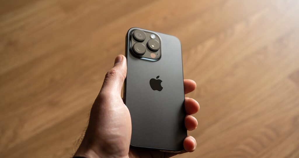 iPhone’daki kapalı özellik şaşırttı:  Apple logosu saniyeler içinde bir tuşa dönüşüyor